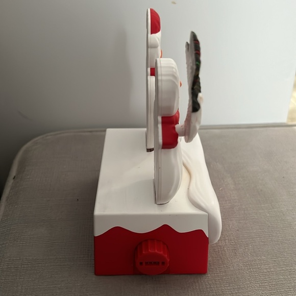 Hallmark 2018 Snow Many Memories Caroling Snowmen Christmas Decor - Picture 5 of 9